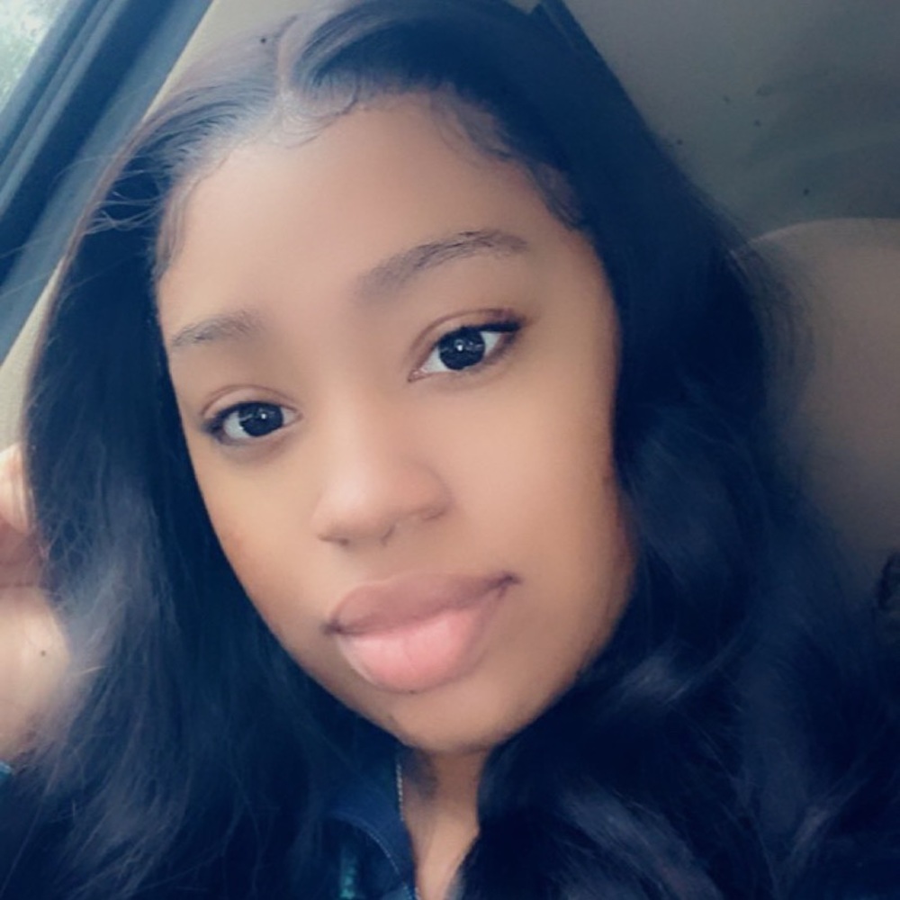 Meet your Posher, Kayla